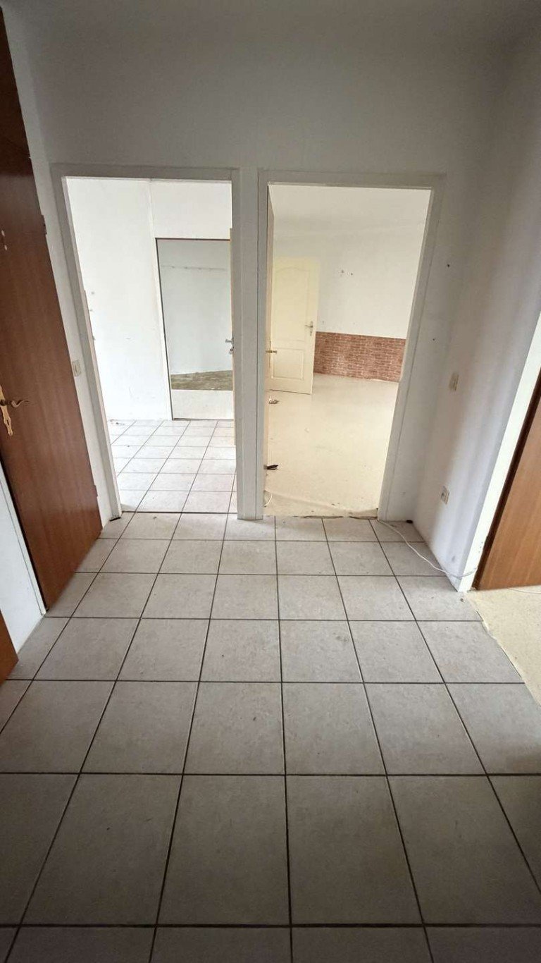 Innenflur K�ln Etagenwohnung Sanierungsprojekt gesucht? 3-Zimmer-Wohnung mit Potenzial in gepflegter Anlage