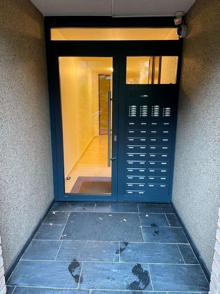 Haust�re Etagenwohnung K�ln