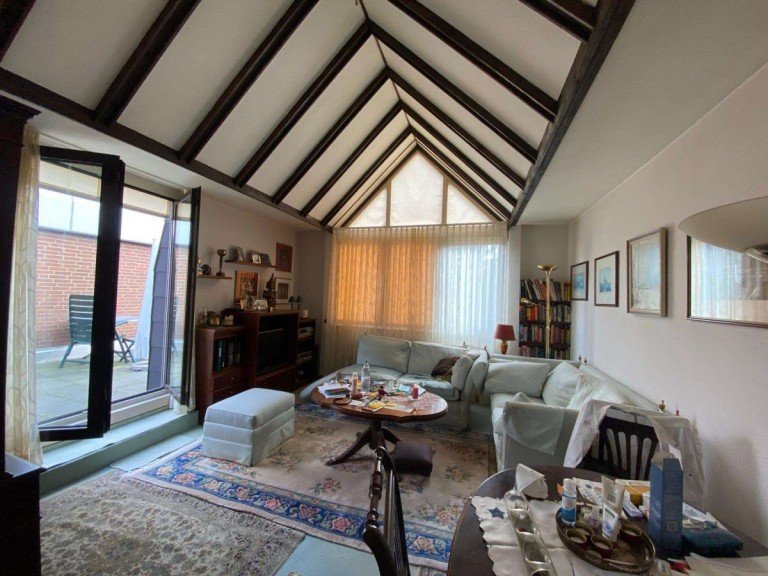  K�ln Dachgeschosswohnung 2 Zimmerwohnung mit Dachterrasse und TG Platz in Top Lage