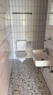 Bad2 Gro�z�gige 3-Zimmerwohnung mit Parkettboden und Einbauk�che in K�ln Westhoven