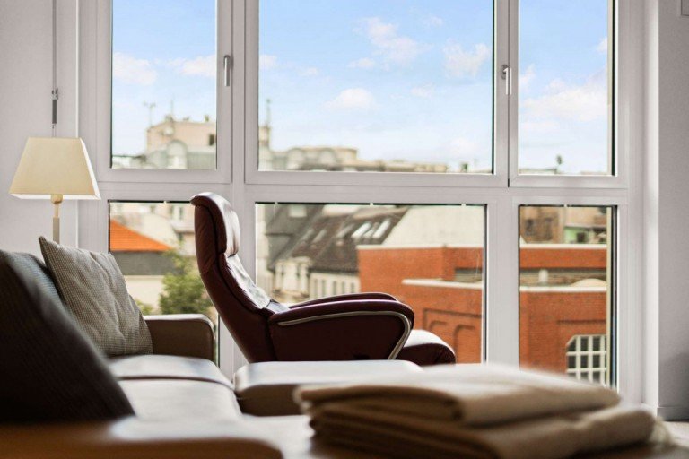 Wohnzimmer K�ln Etagenwohnung 2-Zimmer-Wohnung K�ln Innenstadt - Balkon, Stellplatz mit Wallbox, Aufzug | Friesenplatz Magnus31