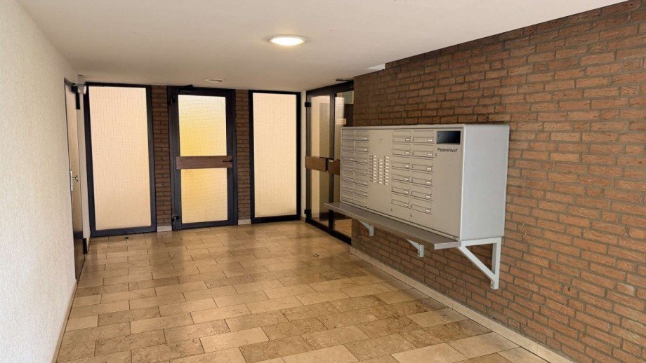 Eingangsbereich Etagenwohnung K�ln