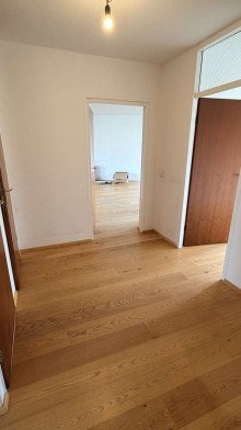 Flur2 Gro�z�gige 3-Zimmerwohnung mit Parkettboden und Einbauk�che in K�ln Westhoven