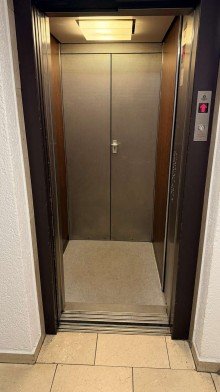 Aufzug Gro�z�gige 3-Zimmerwohnung mit Parkettboden und Einbauk�che in K�ln Westhoven