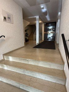 Hausflur VERKAUFT - Investitionsobjekt oder Eigennutzung - 2-Zimmer-Wohnung mit Balkon im S�den K�lns