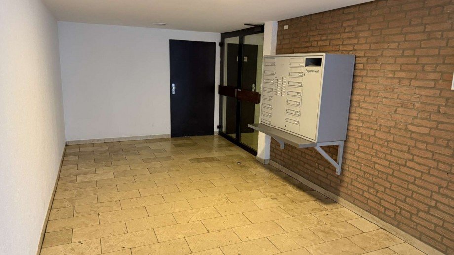 Eingangsbereich Etagenwohnung K�ln