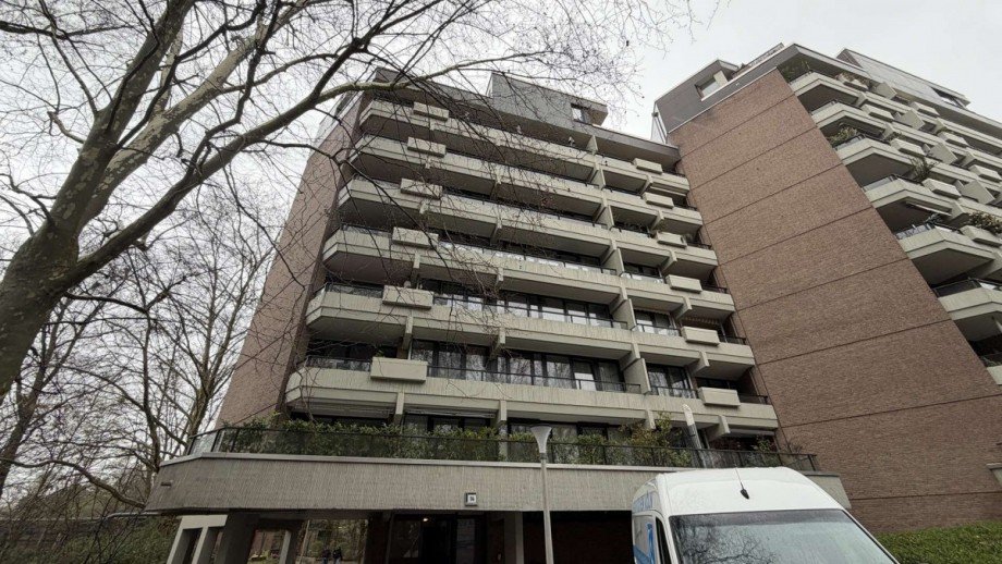 Haus vorne Etagenwohnung K�ln